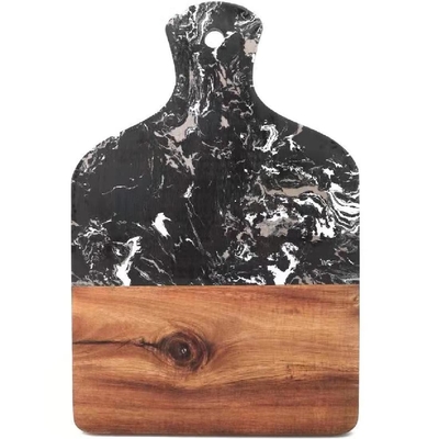 台所アカシアの木製の皿の大理石のハンドルを持つ木製の接続のまな板